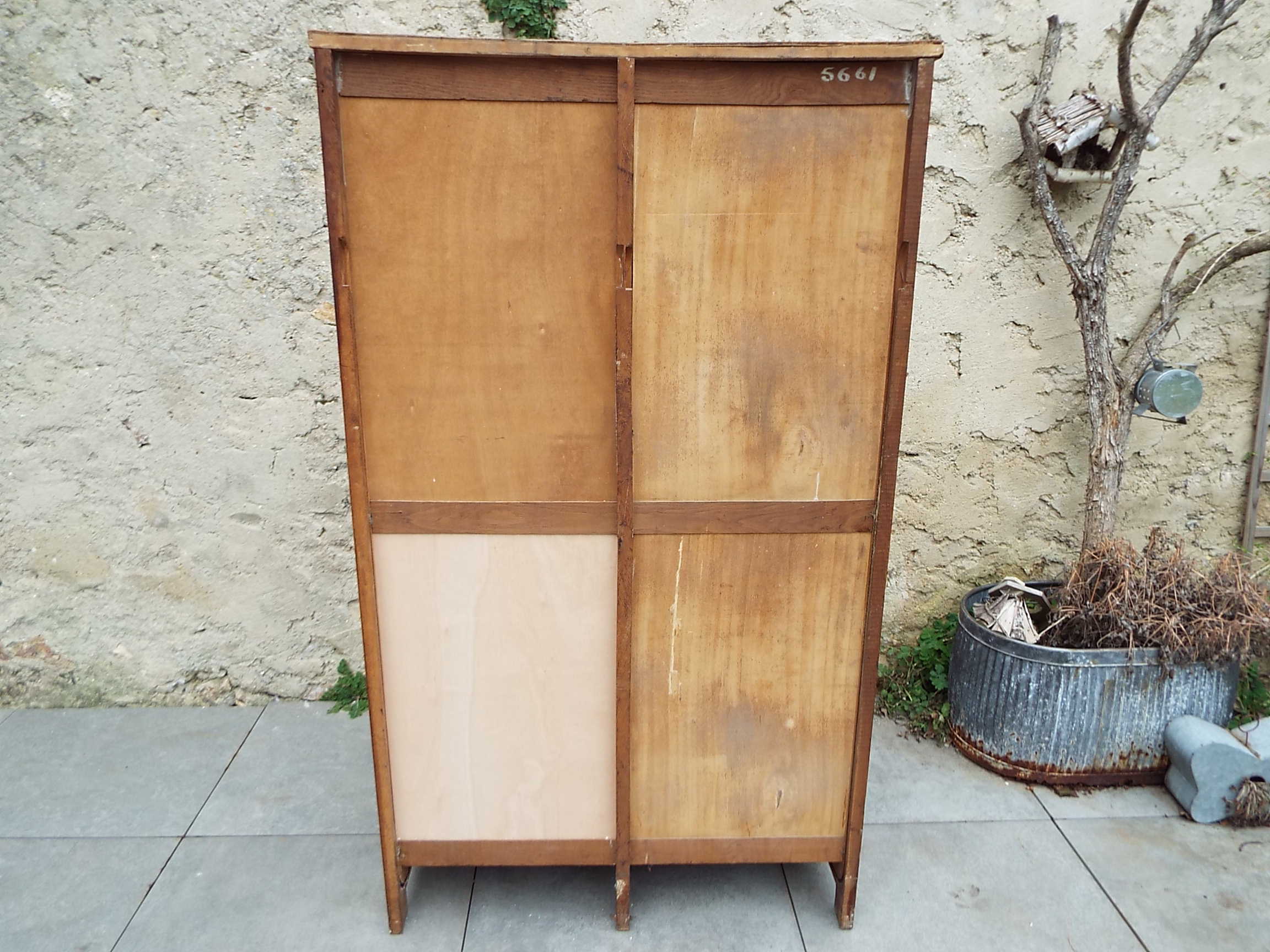 Meuble à rideau double