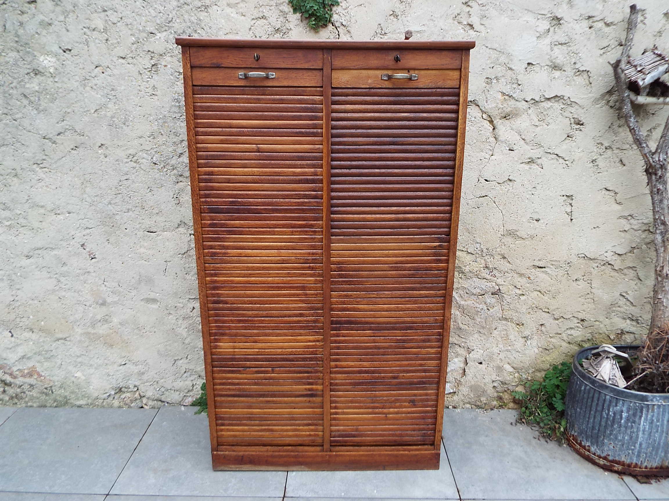Meuble à rideau double