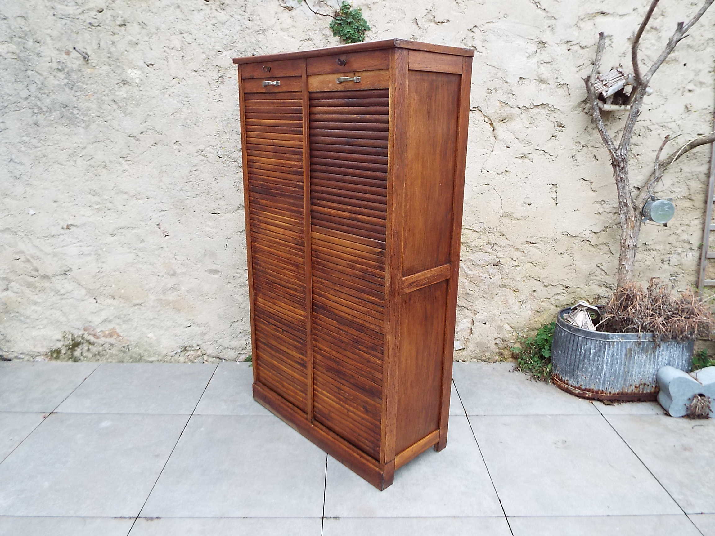 Meuble à rideau double